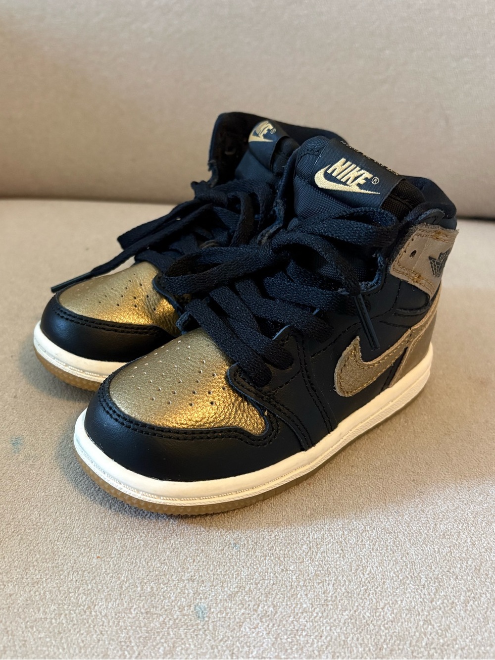 Jordan Retro High OG Black/Metallic Gold-Sail Sneakers